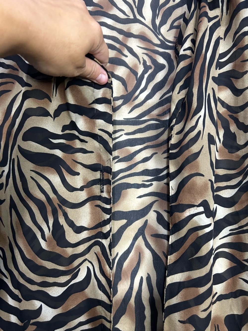 Expressions Plus Tiger Striped Sheer Open Front Duster Plus Size OS (1X-3X) - Picture 3 of 5